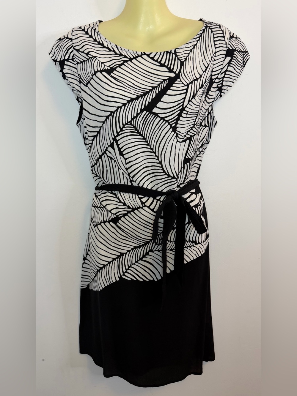 LOFT Black and White Leaf-Print Cap Sleeve Tie-Waistee Dress